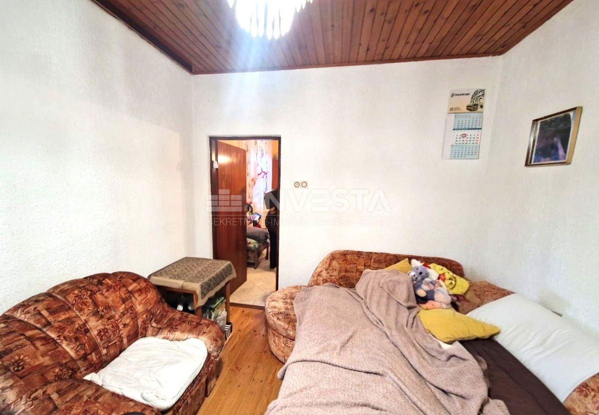 Stanovanje v središču mesta, pritličje, dve spalnici.