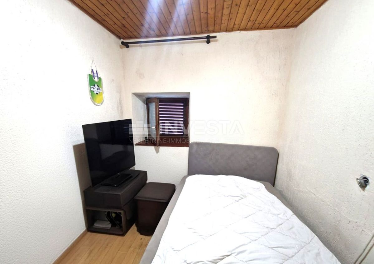 Stanovanje v središču mesta, pritličje, dve spalnici.