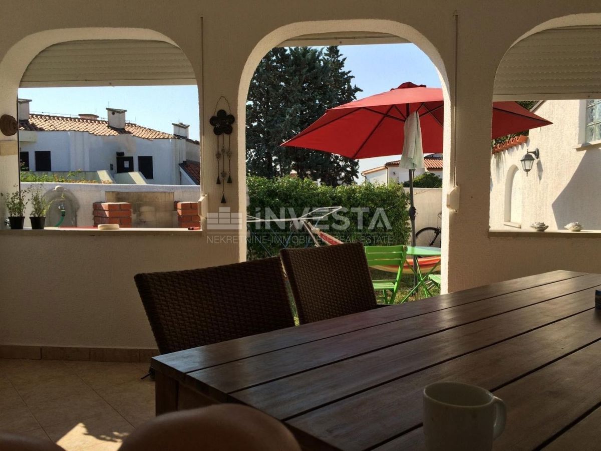 Barbariga, pritlična hiša s parkiriščem, površina 90m²