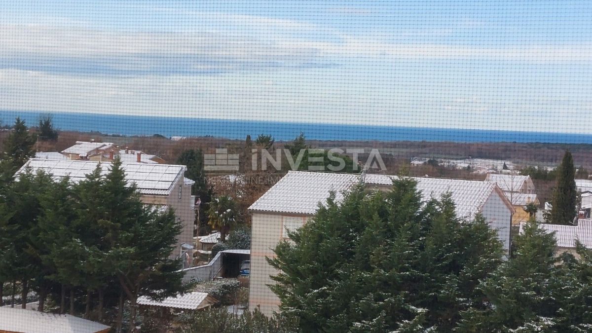 Prostorno stanovanje s panoramskim razgledom na morje