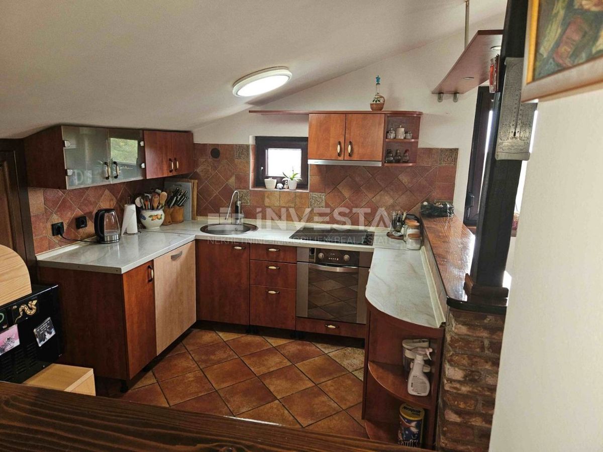 Prostorno stanovanje s panoramskim razgledom na morje