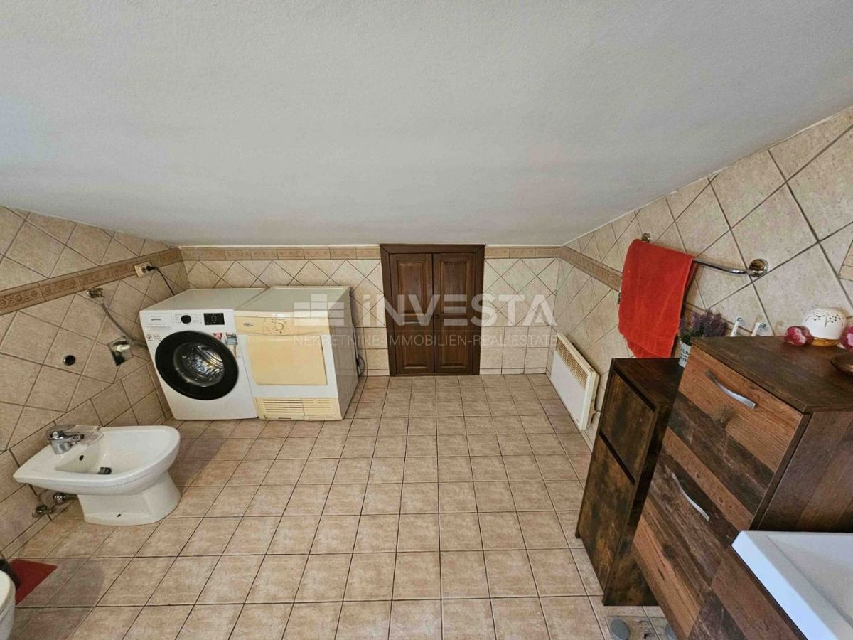 Prostorno stanovanje s panoramskim razgledom na morje