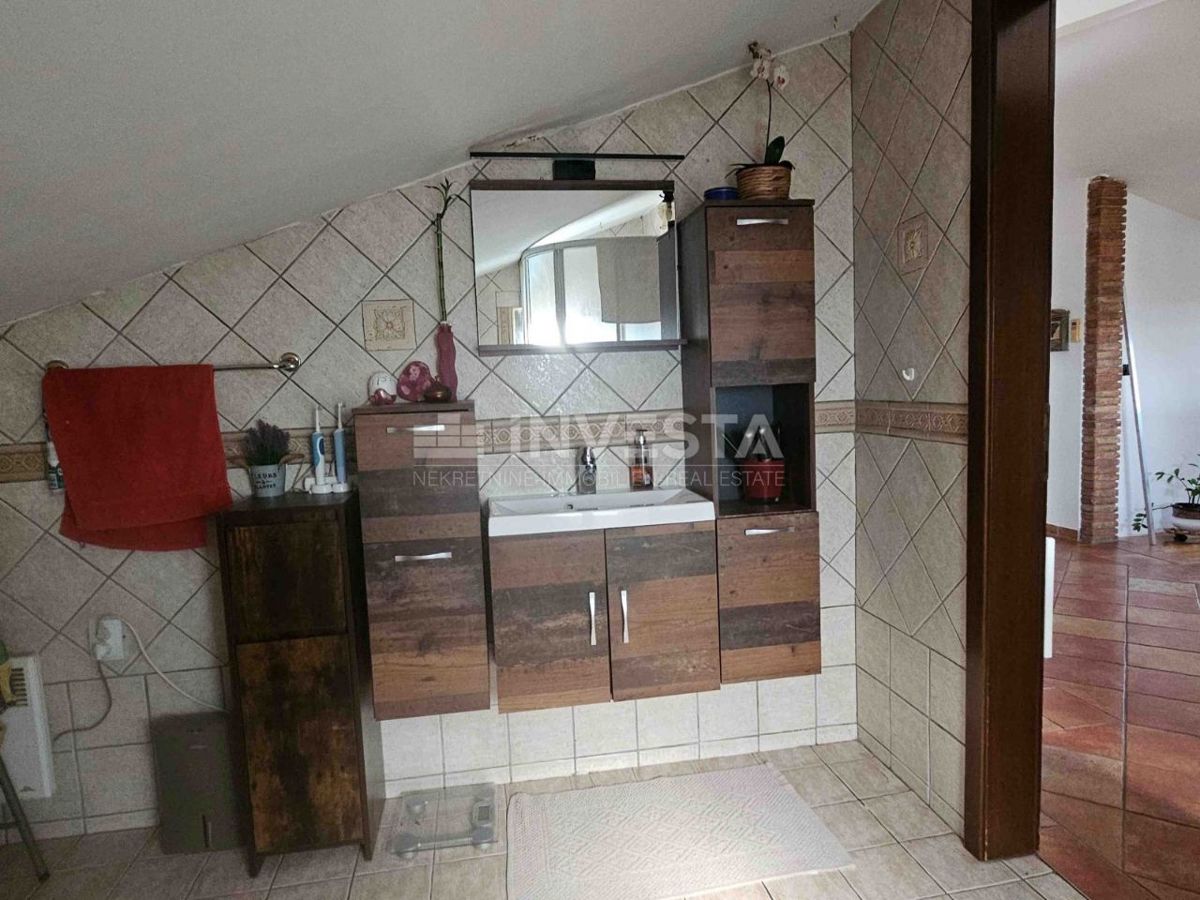 Prostorno stanovanje s panoramskim razgledom na morje