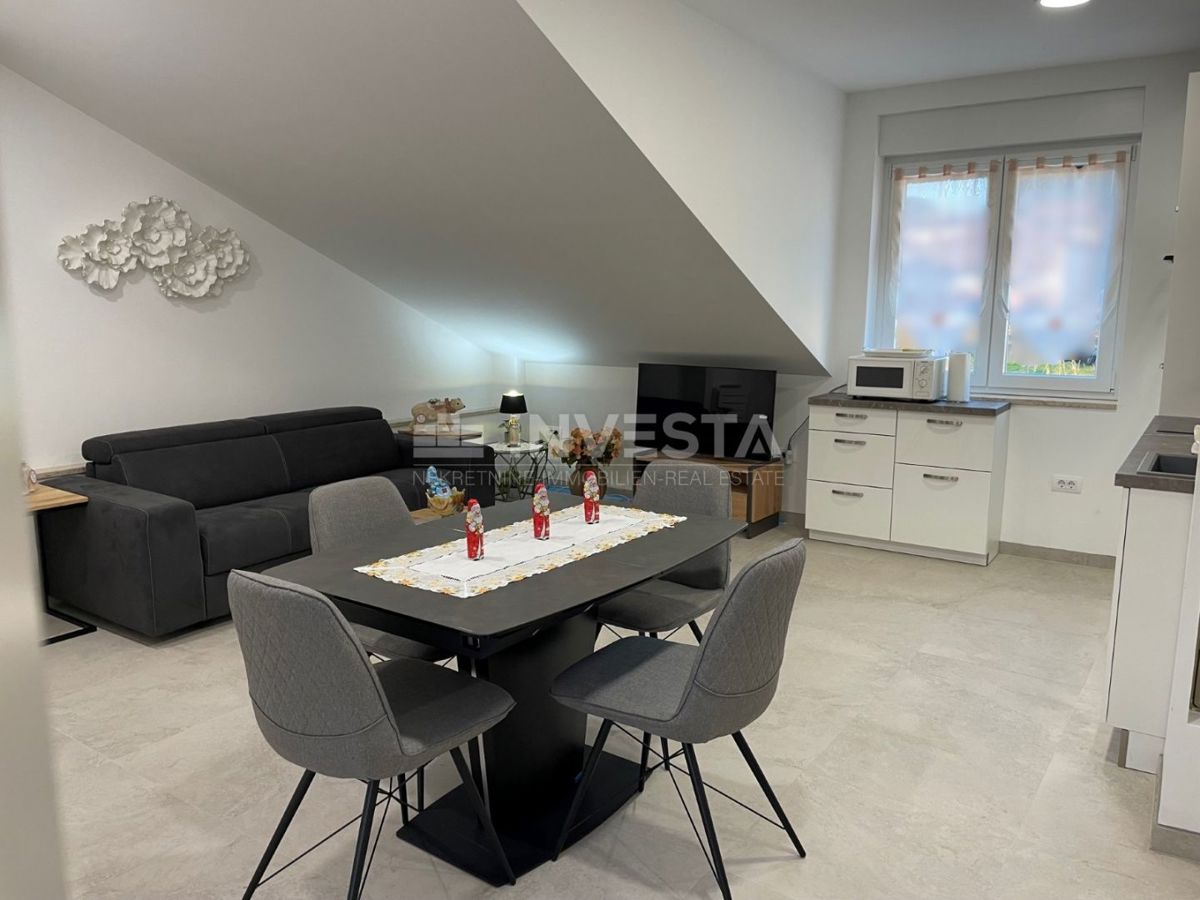 Pulj center, novo urejeno stanovanje v mansardi, 1 spalnica, balkon