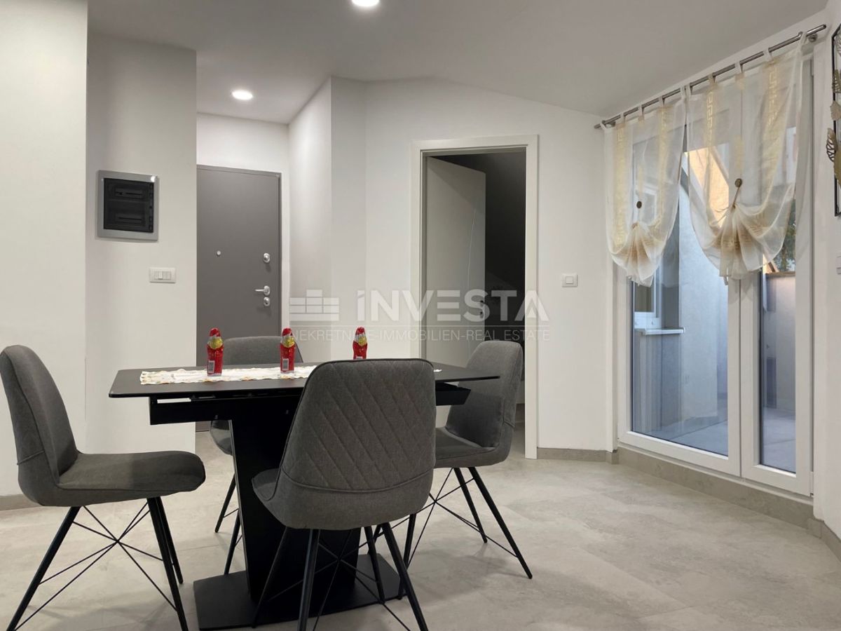 Pulj center, novo urejeno stanovanje v mansardi, 1 spalnica, balkon