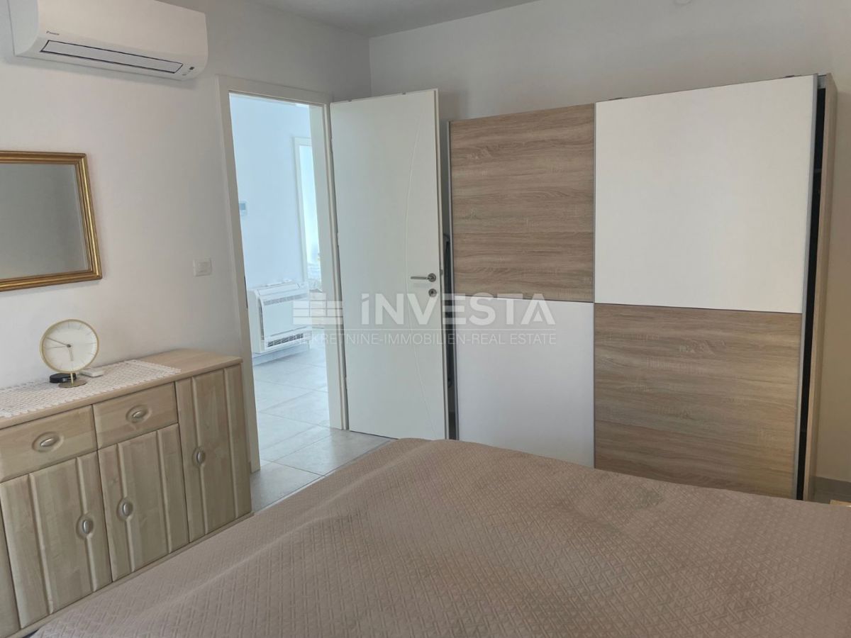 Center Pule, nov stan v prvem nadstropju, velik vrt z hiško in garažo