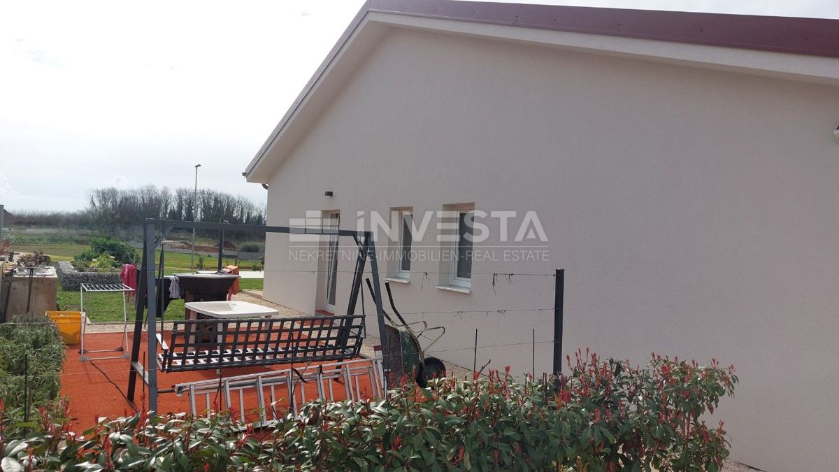 Pametna hiša s bazenom