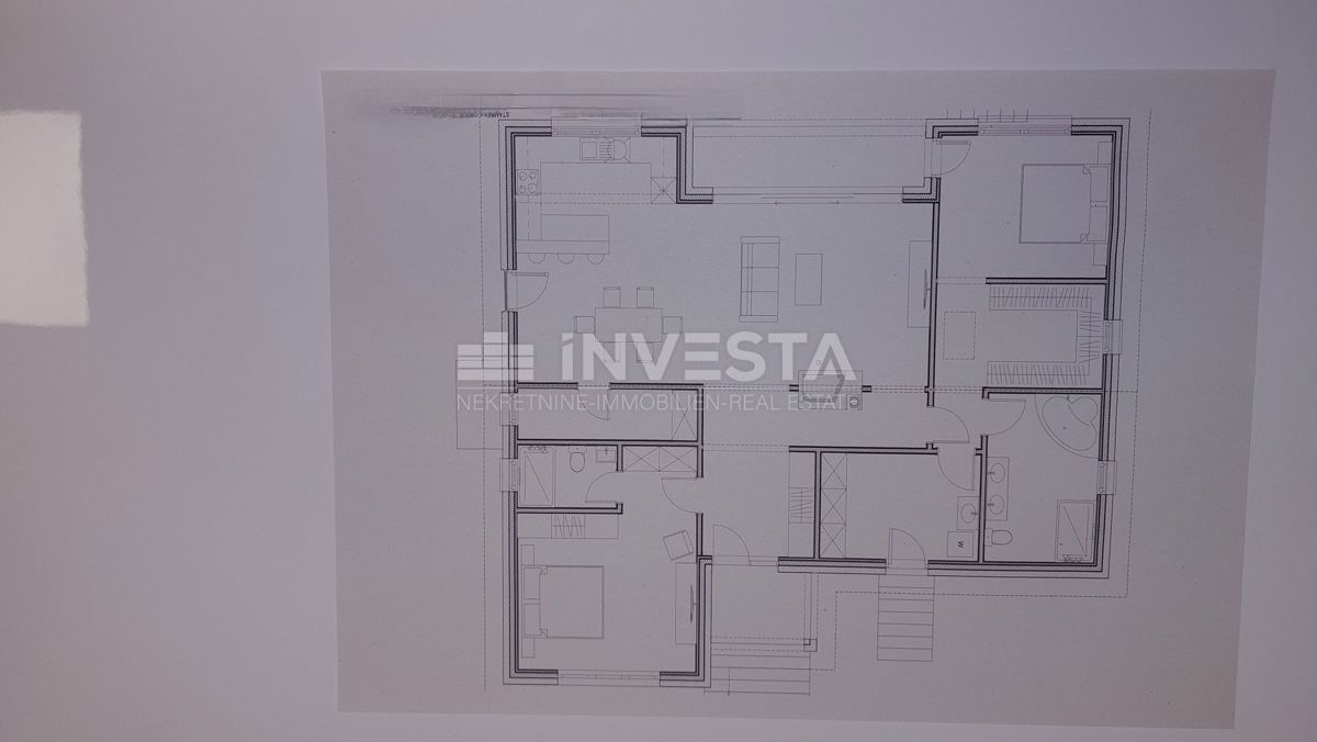 Pametna hiša s bazenom