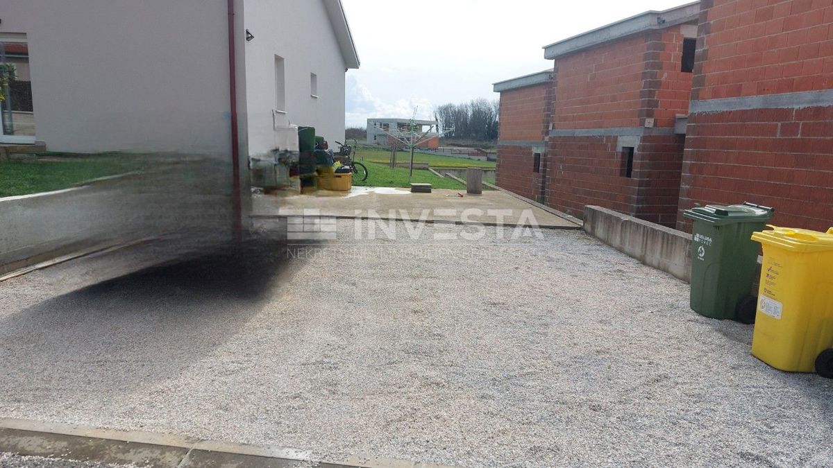 Pametna hiša s bazenom