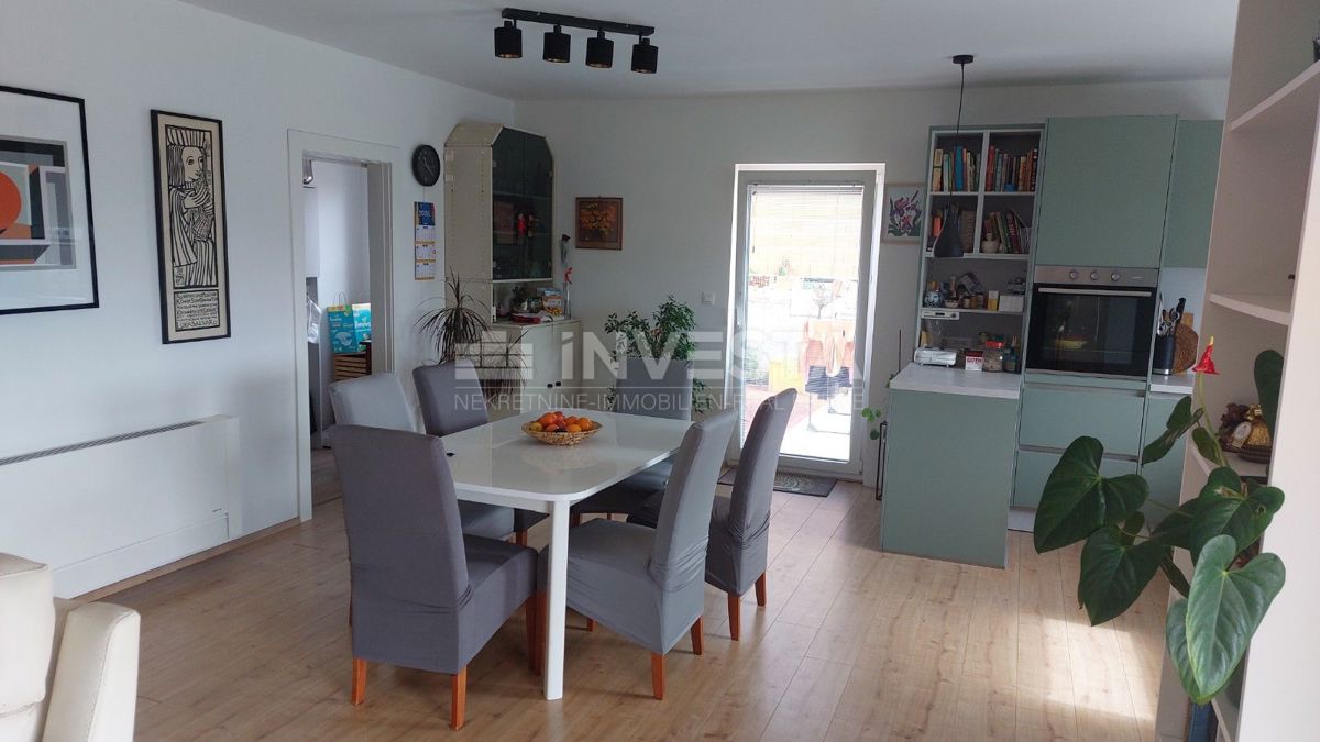 Pametna hiša s bazenom