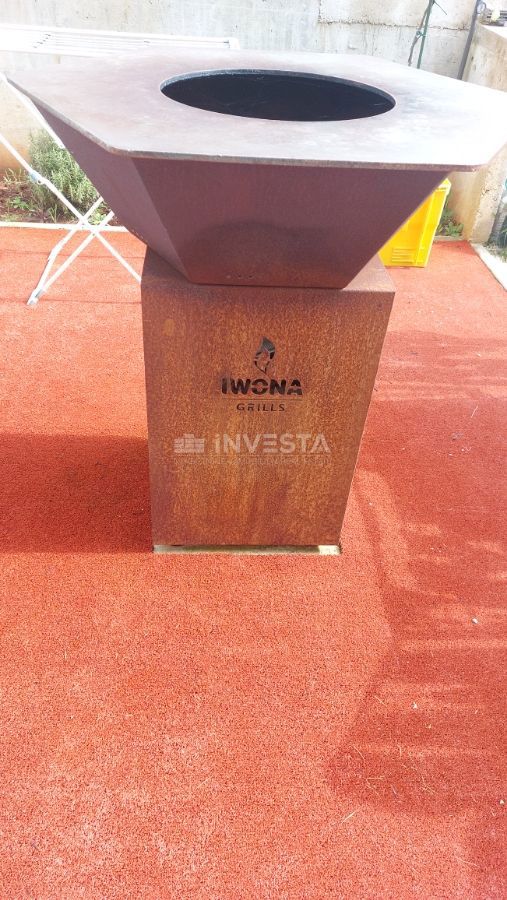 Pametna hiša s bazenom