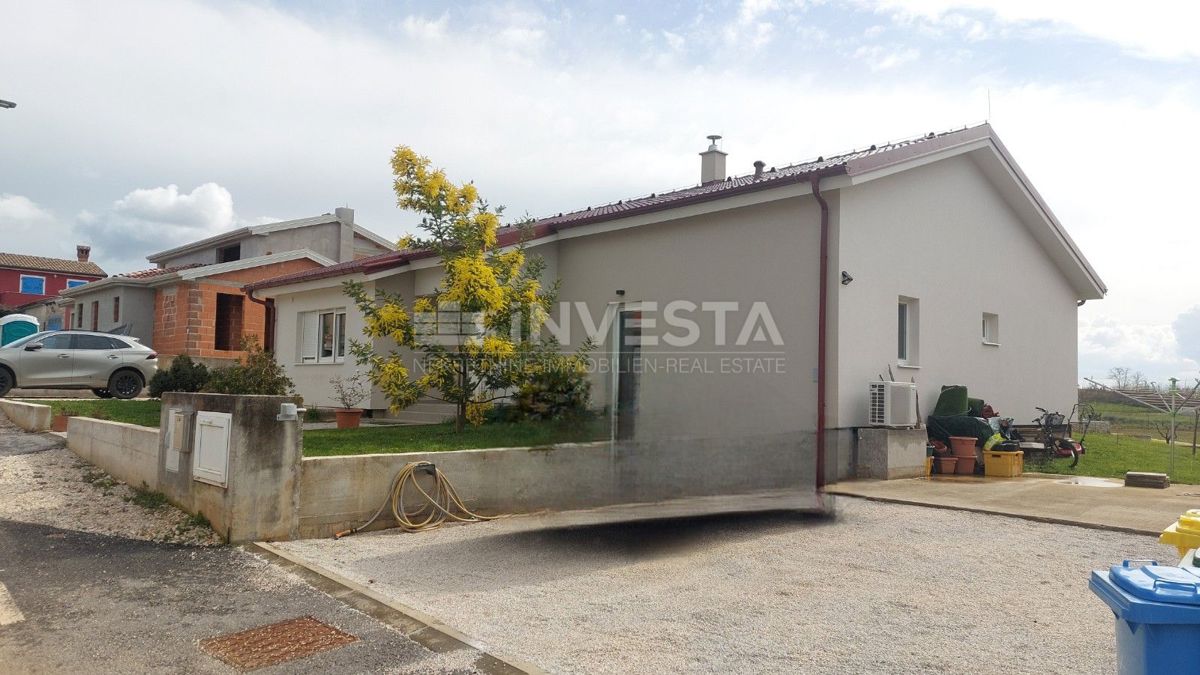 Pametna hiša s bazenom