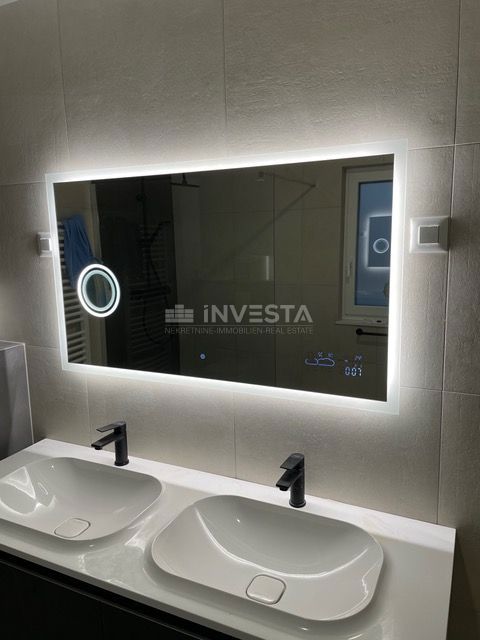 Pametna hiša s bazenom