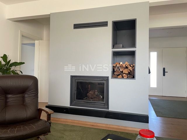 Pametna hiša s bazenom