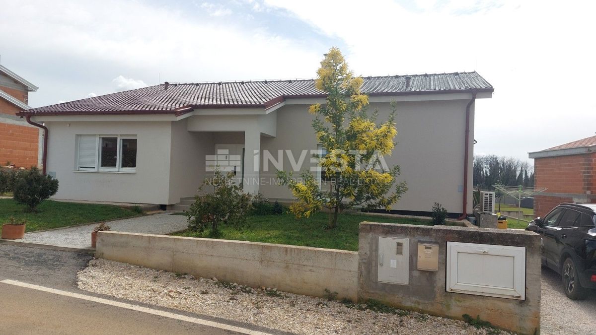 Pametna hiša s bazenom