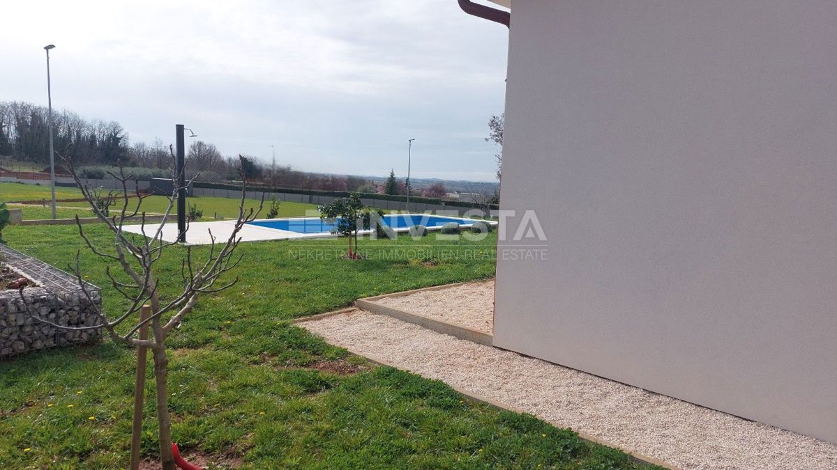 Pametna hiša s bazenom