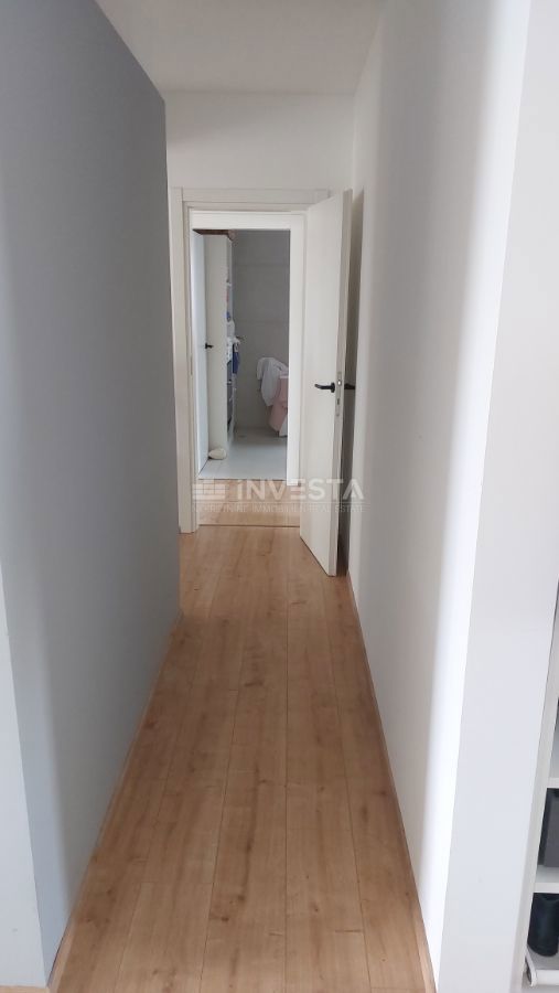 Pametna hiša s bazenom