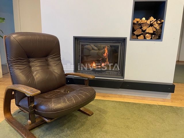 Pametna hiša s bazenom