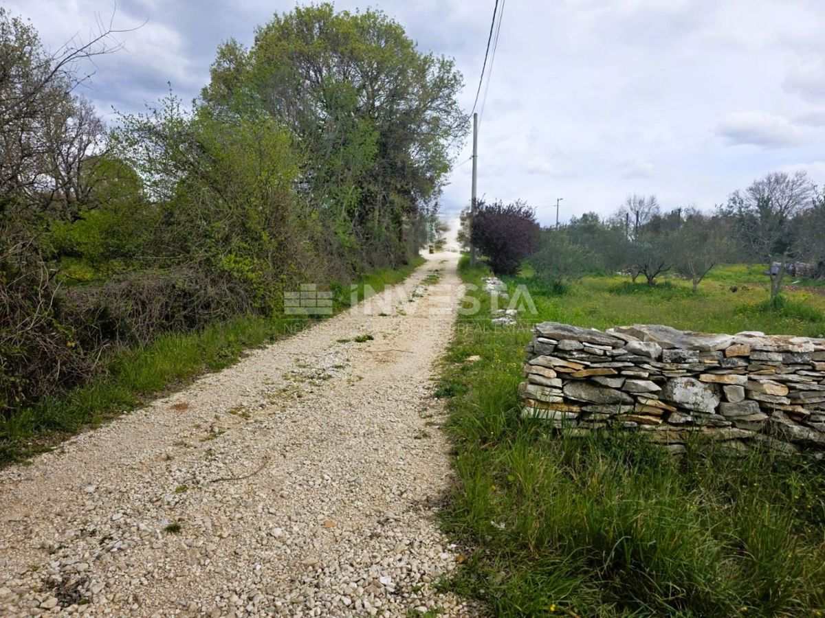 Zemljišče Kanfanar, 661m2