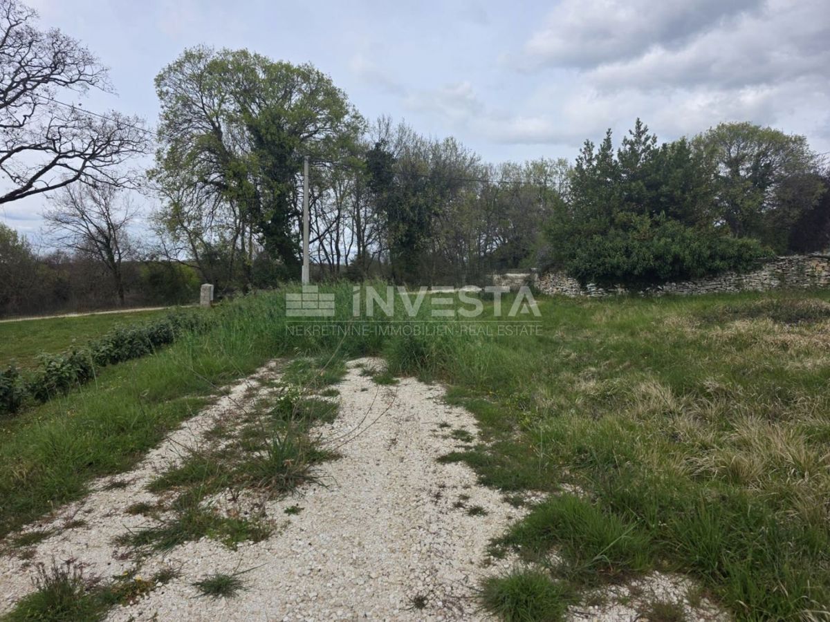 Zemljišče Kanfanar, 661m2