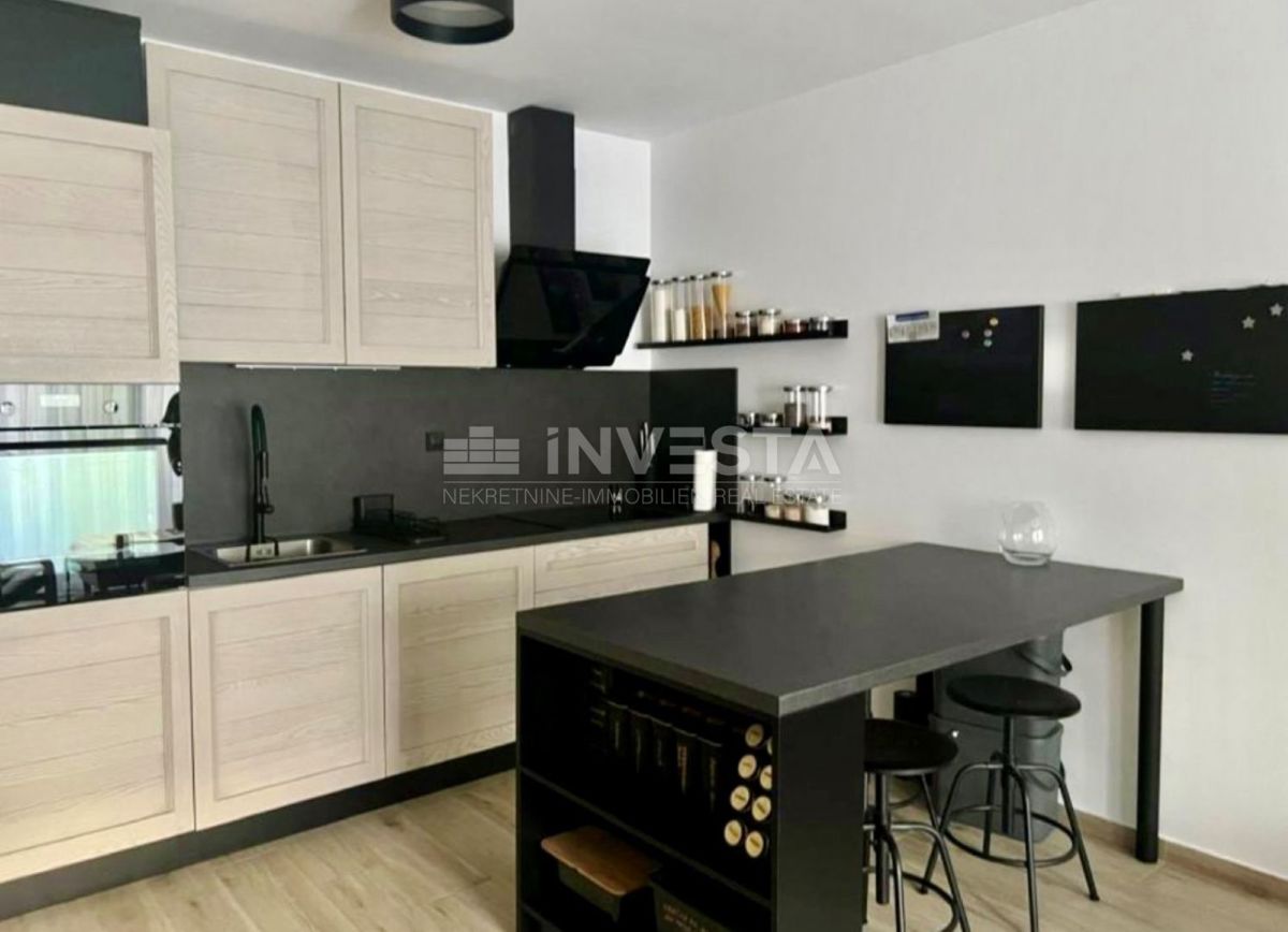 Medulin, Luksuzno Stanovanje 62m2 v 2. Nadstropju Nove Gradnje, Parkiranje