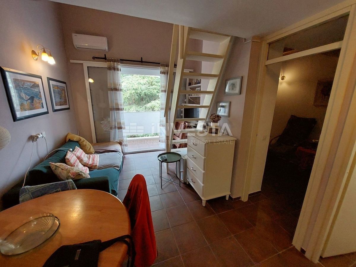 Červar-Porat, dvoetažni apartma 47 m2, 2 ss, 150 m od morja