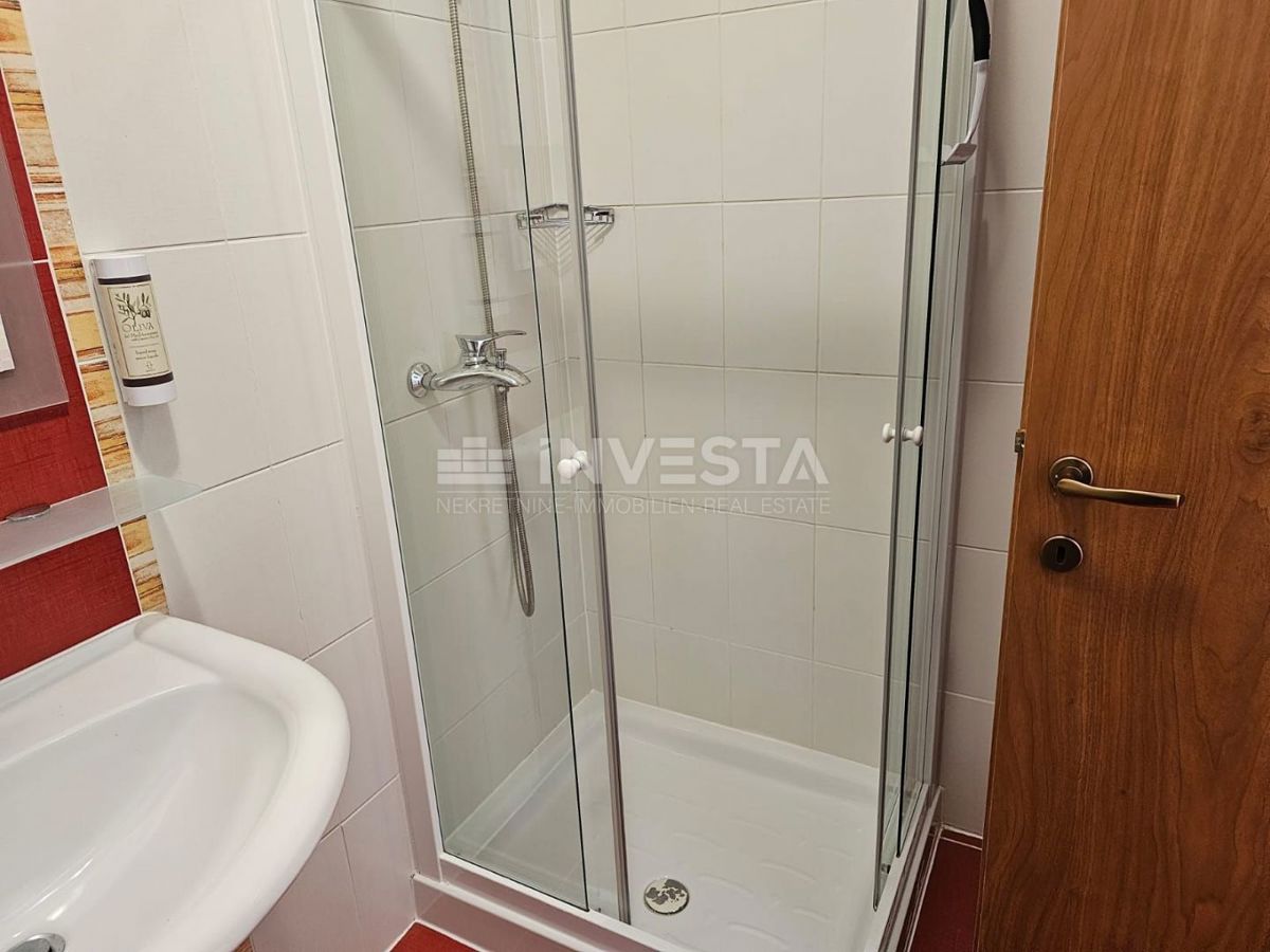 Medulin, dvojček z dvema apartmajema, 200 m od morja