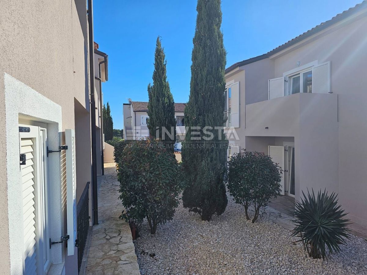 Medulin, dvojček z dvema apartmajema, 200 m od morja