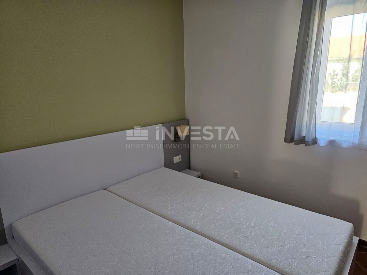 Medulin, dvojček z dvema apartmajema, 200 m od morja