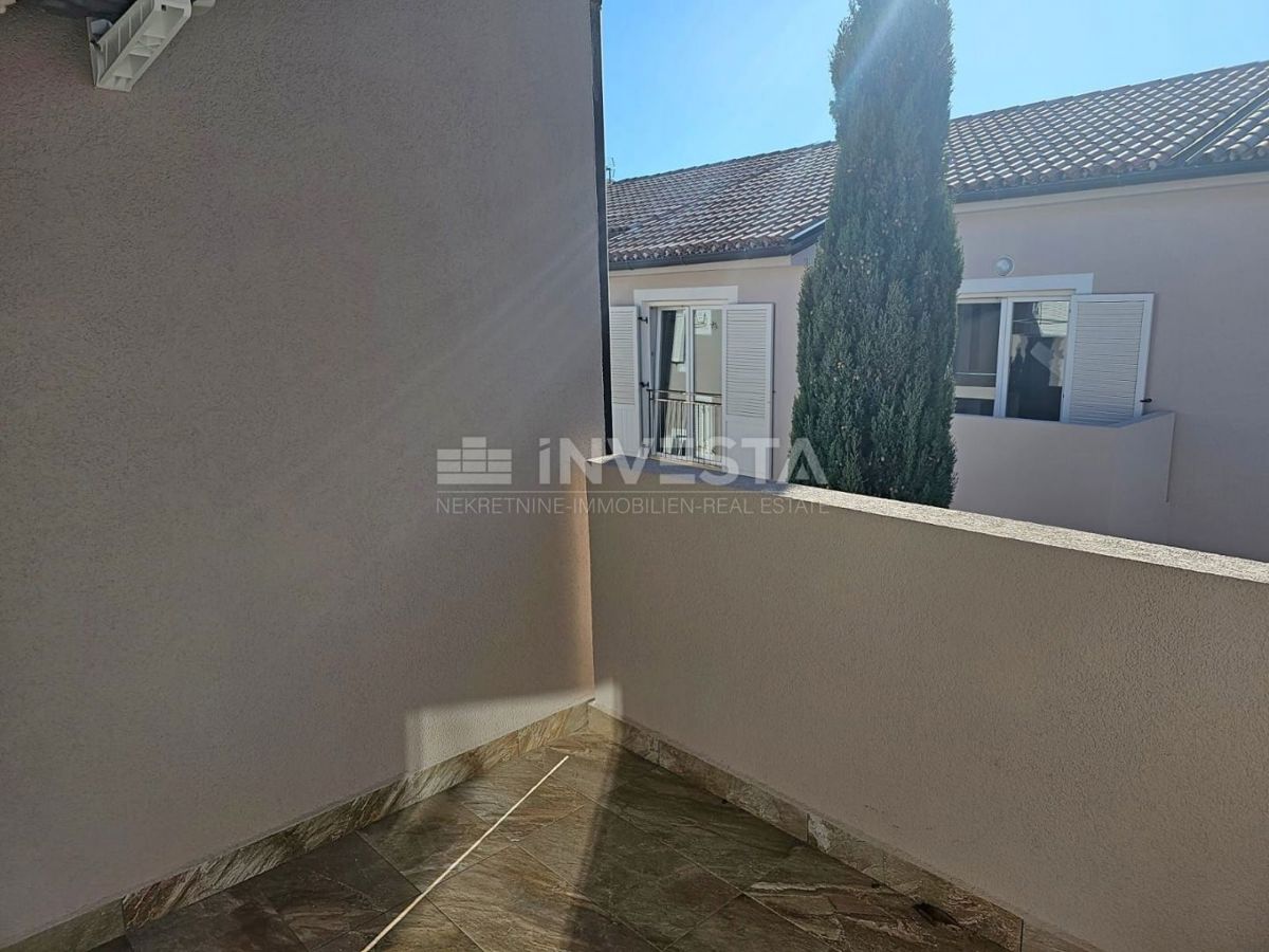 Medulin, dvojček z dvema apartmajema, 200 m od morja