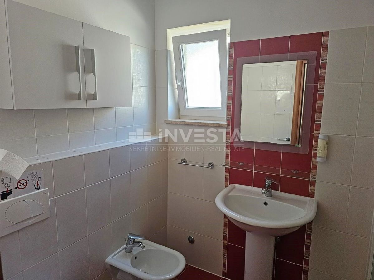 Medulin, dvojček z dvema apartmajema, 200 m od morja