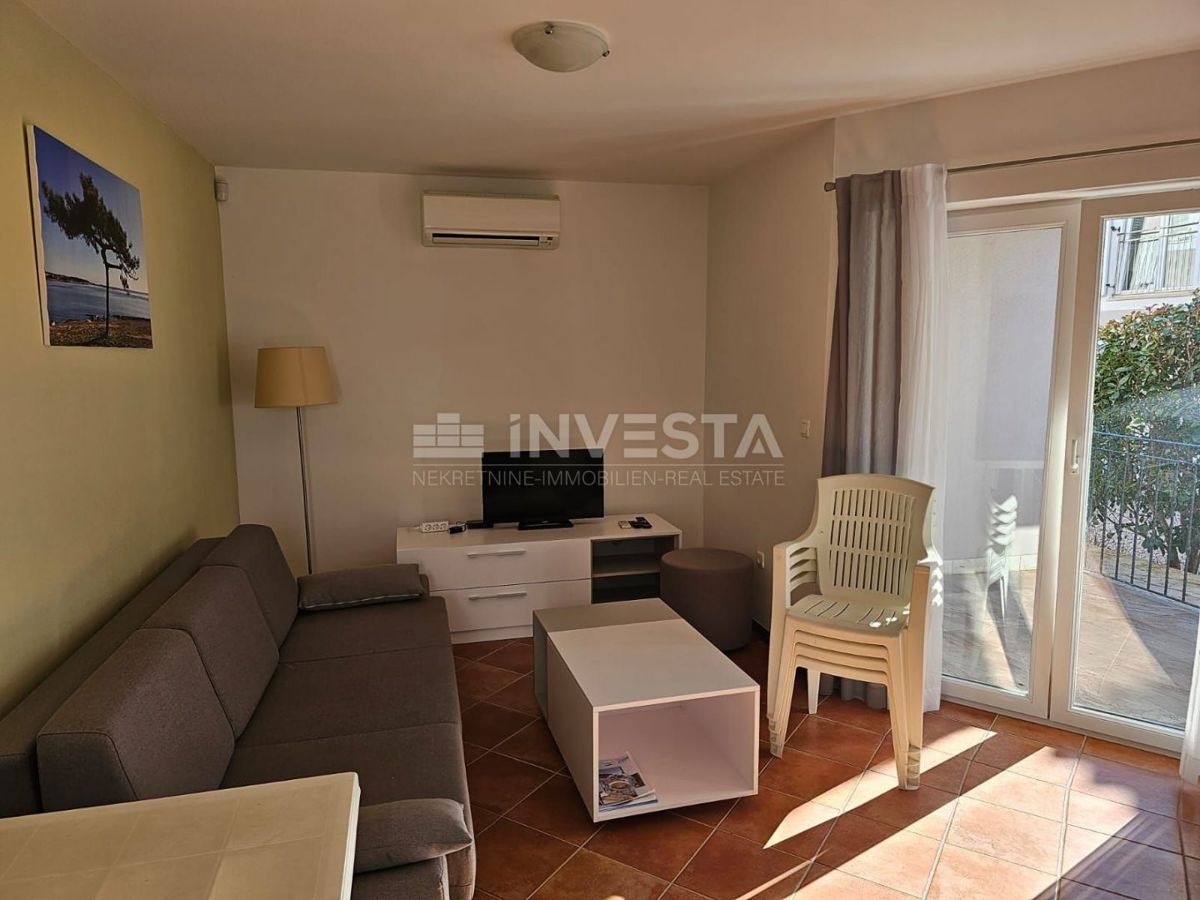 Medulin, dvojček z dvema apartmajema, 200 m od morja