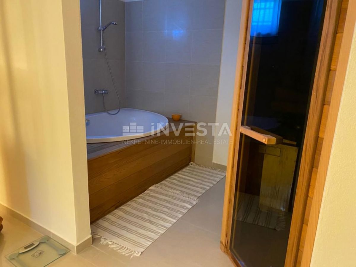 Pula, Pješčana uvala, penthouse 152 m2, 200 m od morja