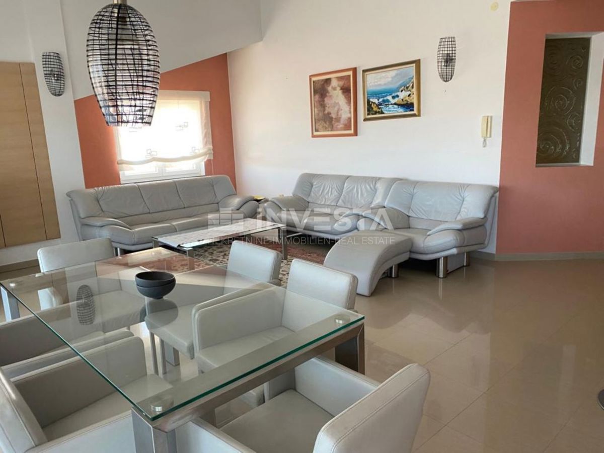 Pula, Pješčana uvala, penthouse 152 m2, 200 m od morja