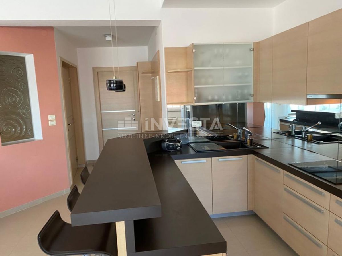 Pula, Pješčana uvala, penthouse 152 m2, 200 m od morja
