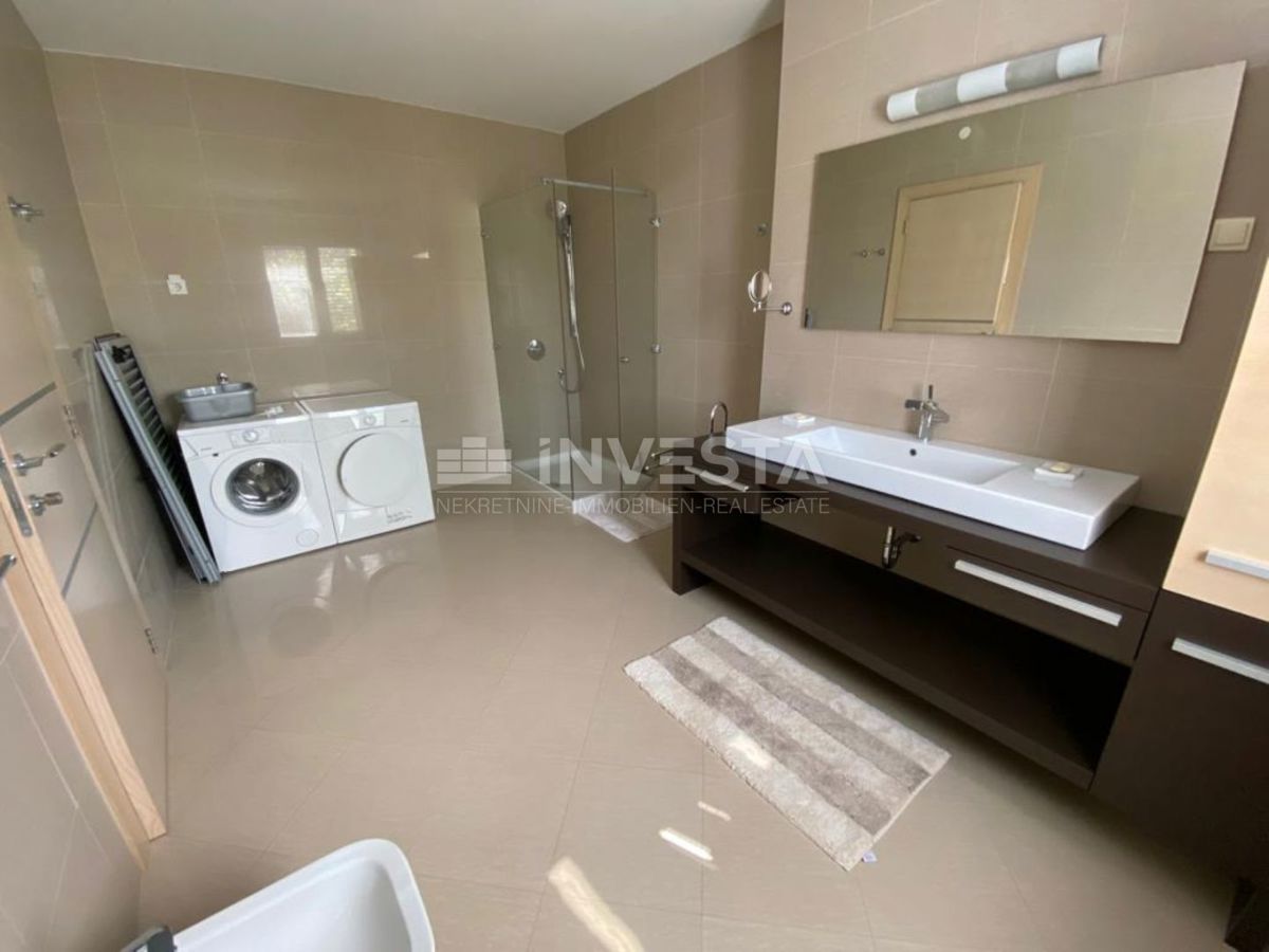 Pula, Pješčana uvala, penthouse 152 m2, 200 m od morja