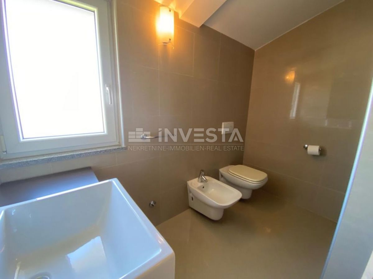 Pula, Pješčana uvala, penthouse 152 m2, 200 m od morja