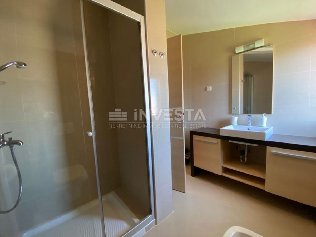 Pula, Pješčana uvala, penthouse 152 m2, 200 m od morja