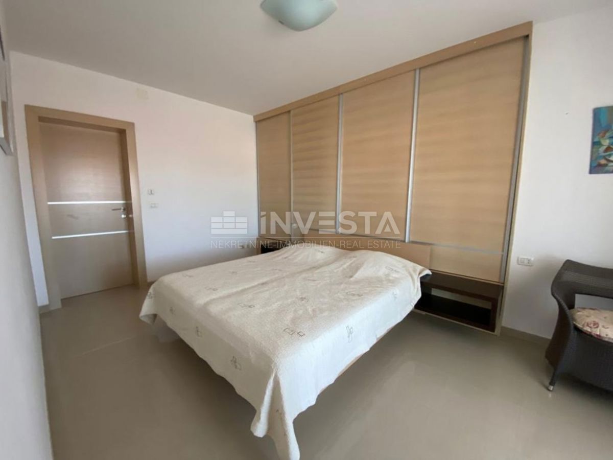 Pula, Pješčana uvala, penthouse 152 m2, 200 m od morja