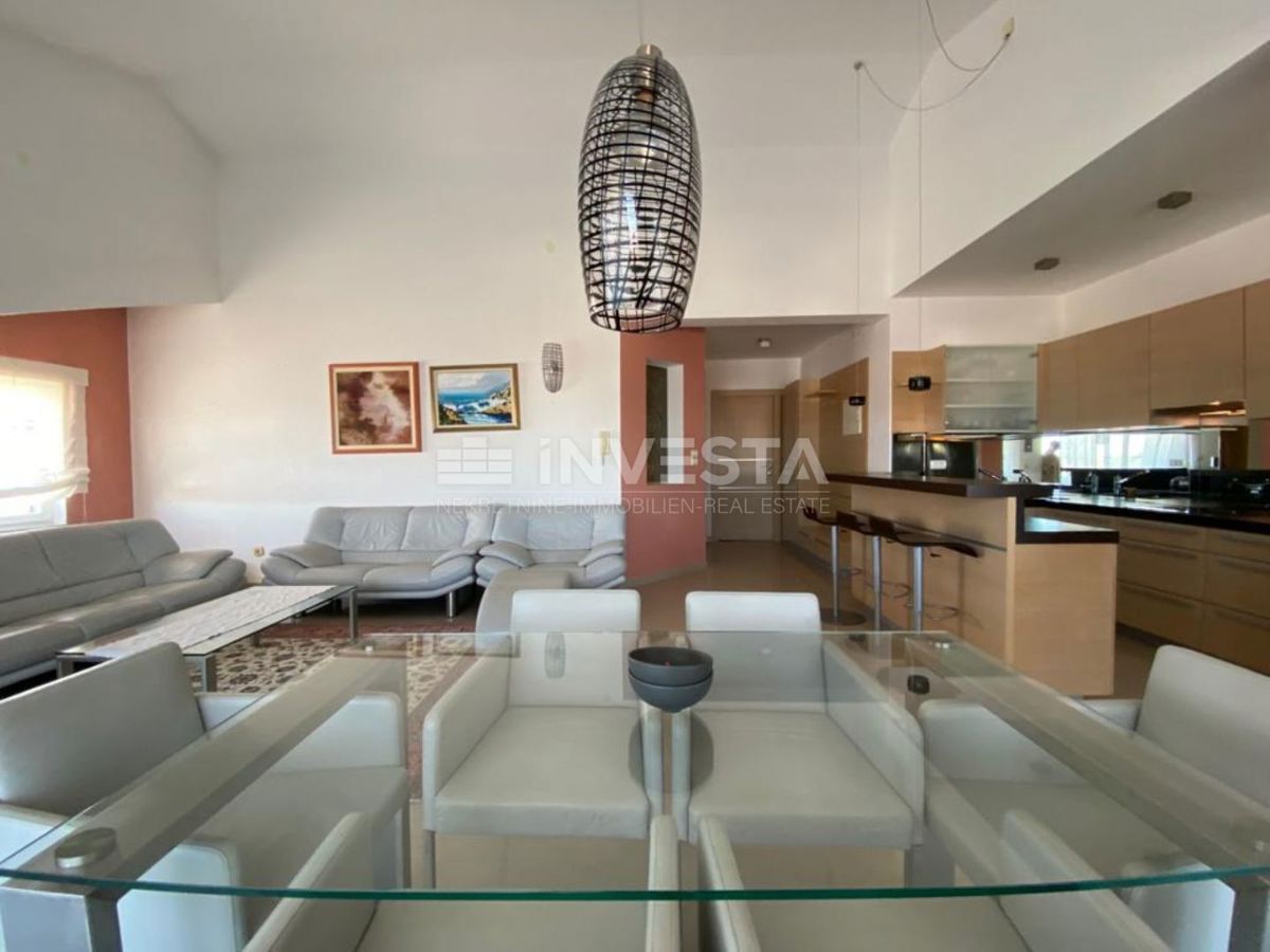 Pula, Pješčana uvala, penthouse 152 m2, 200 m od morja