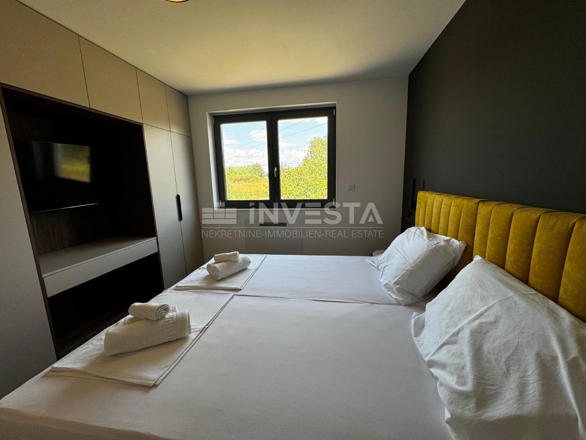 Okolica Poreča, stanovanje v 1. nadstropju novogradnje, 96 m2, pogled na morje