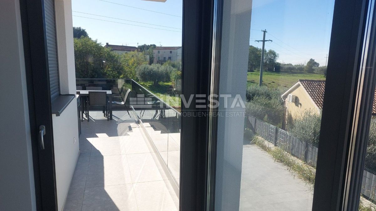 Okolica Poreča, stanovanje v 1. nadstropju novogradnje, 96 m2, pogled na morje