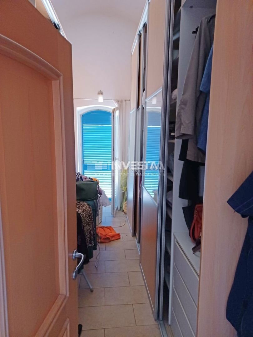 Pula, Veli vrh, prostorna družinska hiša, blizu centra mesta in morja