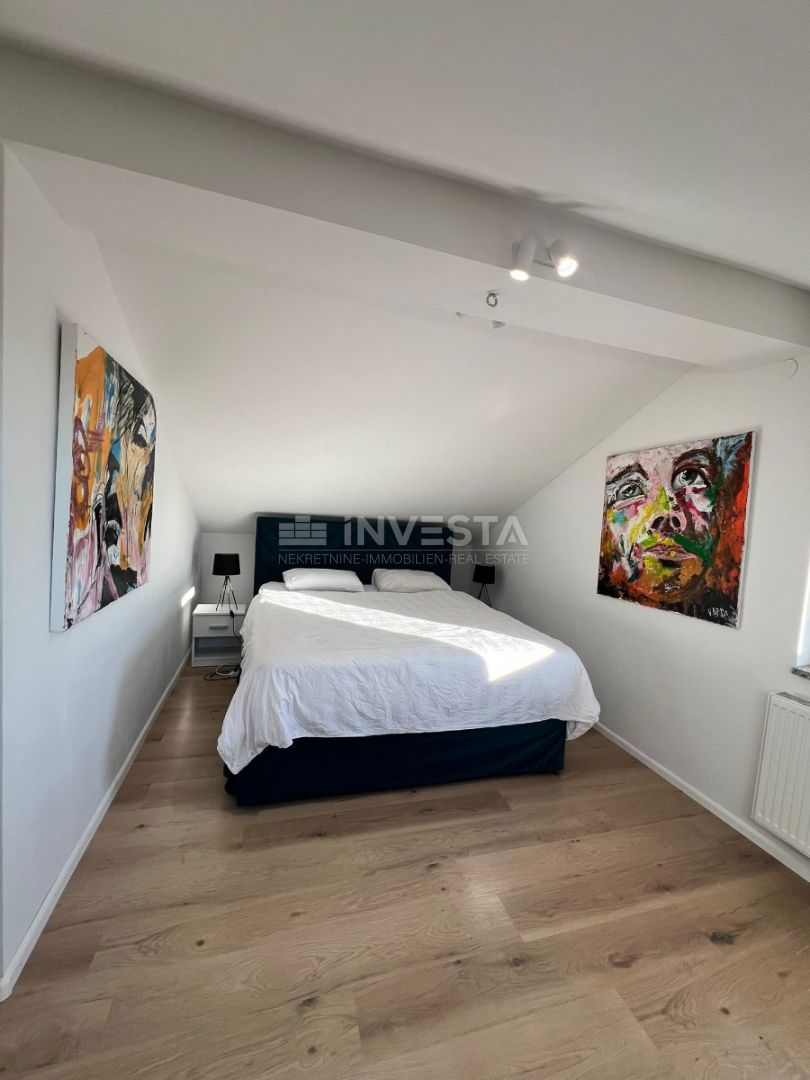 Poreč, moderno opremljeno dvoetažno stanovanje.