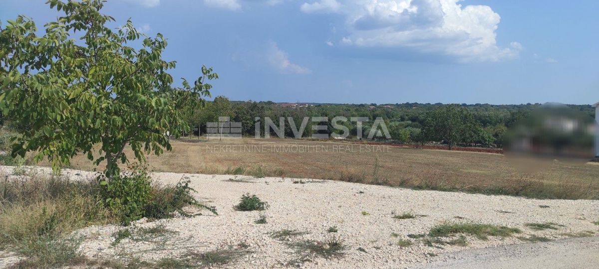 Gradbeno zemljišče 15 km od Poreča