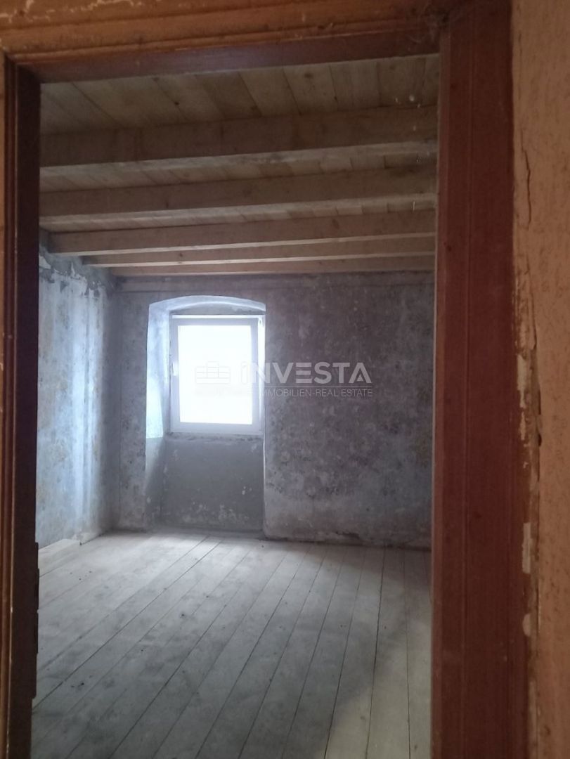 Hiša za obnovo na atraktivni lokaciji, v centru Vodnjana.