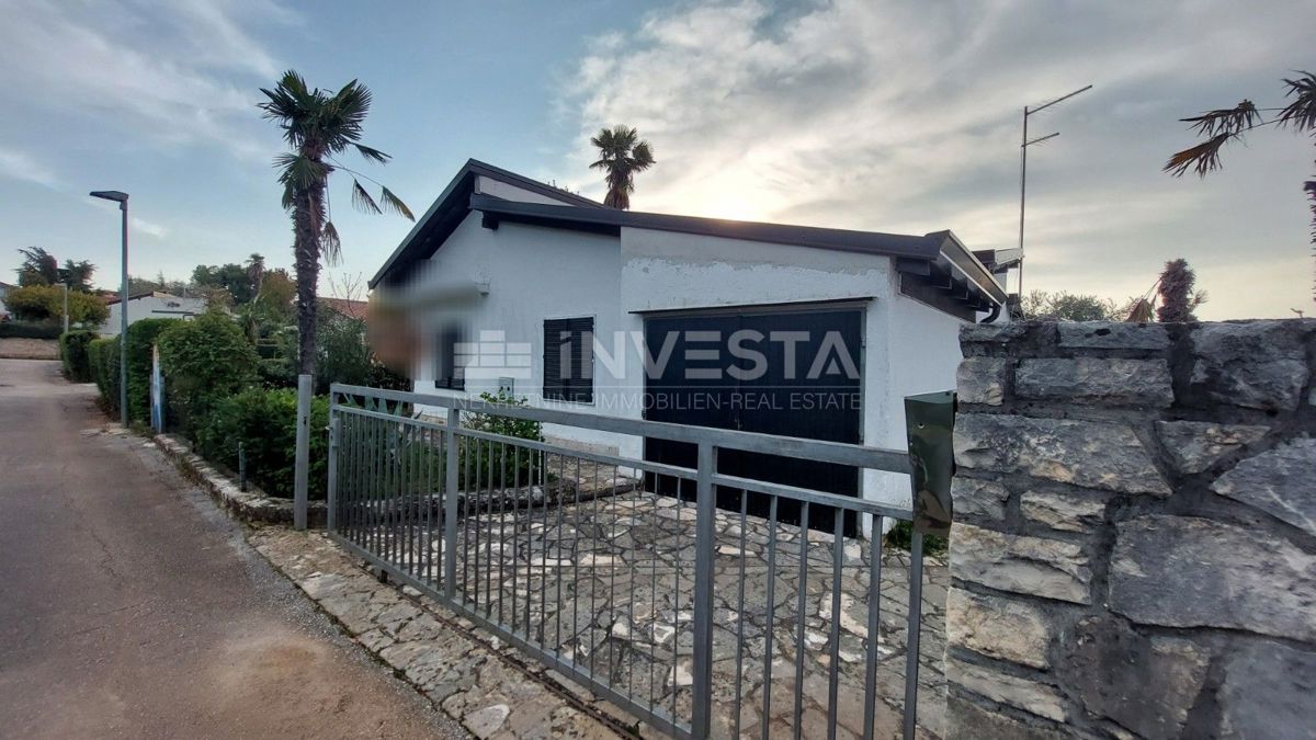 Hiša v prvi vrsti do morja - redkost na trgu