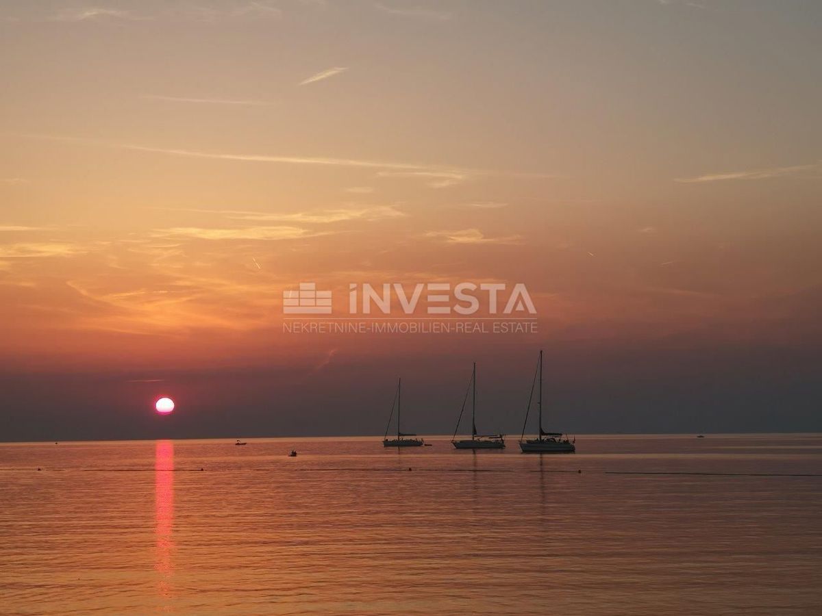 Hiša v prvi vrsti do morja - redkost na trgu