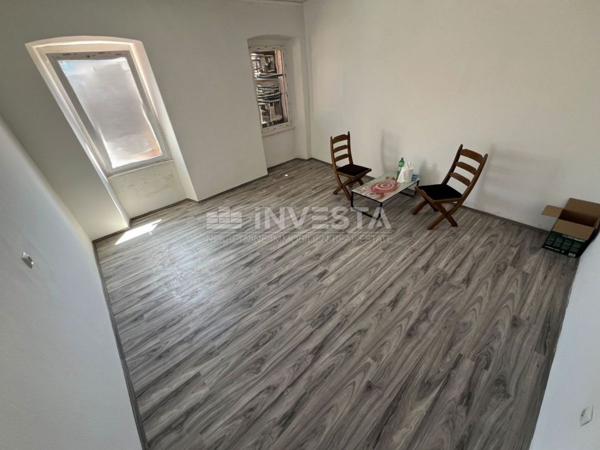 Pulj, Center Stanovanje s površino 69,55 m², 3. nadstropje