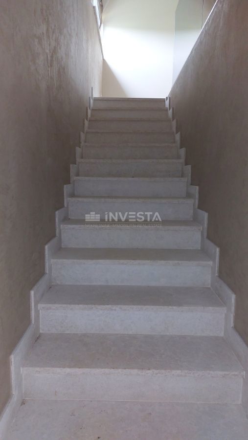 Razkošna moderna vila z ogrevanim bazenom